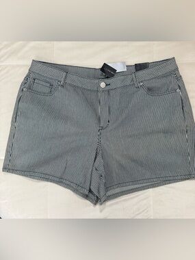 Lane Bryant Venezia Shorts Size 20 Striped Blue White Denim Plus Size NWT